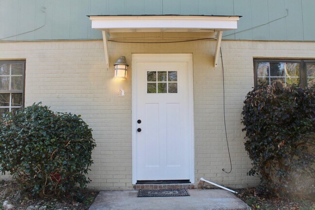 Building Photo - 1703 White Oak Road