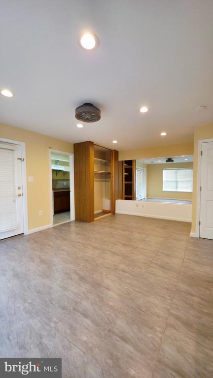 Building Photo - 6690 Roderick Loop