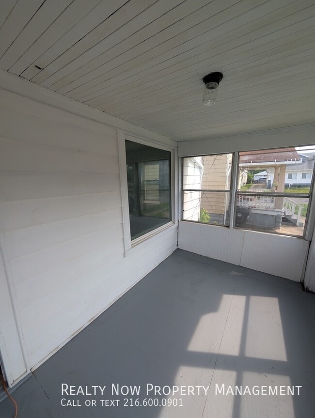 Foto del edificio - 3709 E 103rd St
