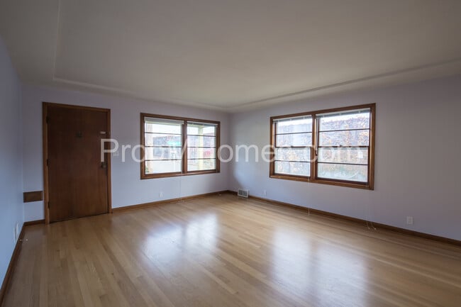 Building Photo - One Block To Alberta -Prime Location - Gre...