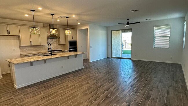 Building Photo - Beautiful Vistancia Home