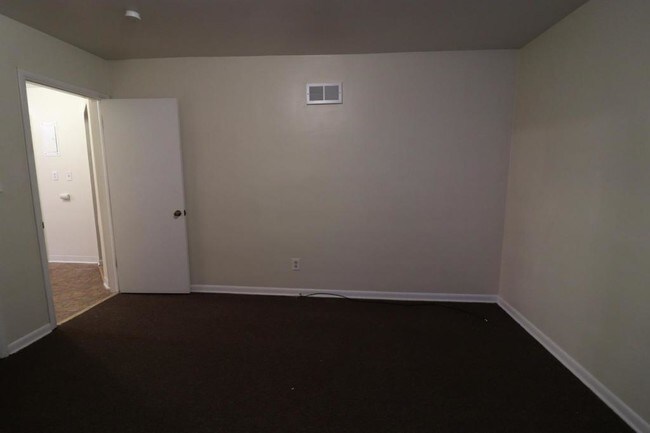 Building Photo - 4145 Ridge Road Unit #01