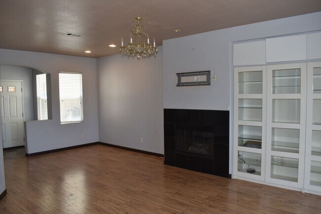 Foto del edificio - 3 Bedroom 2.5 Bath 2 story Townhome with V...