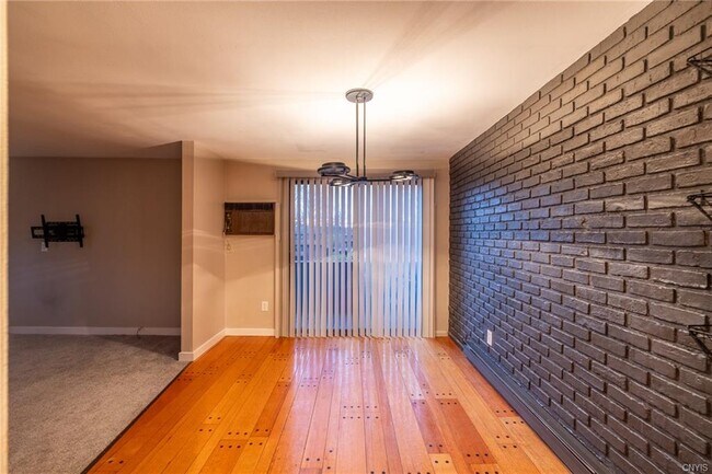 Foto del edificio - 705 Idlewood Blvd N