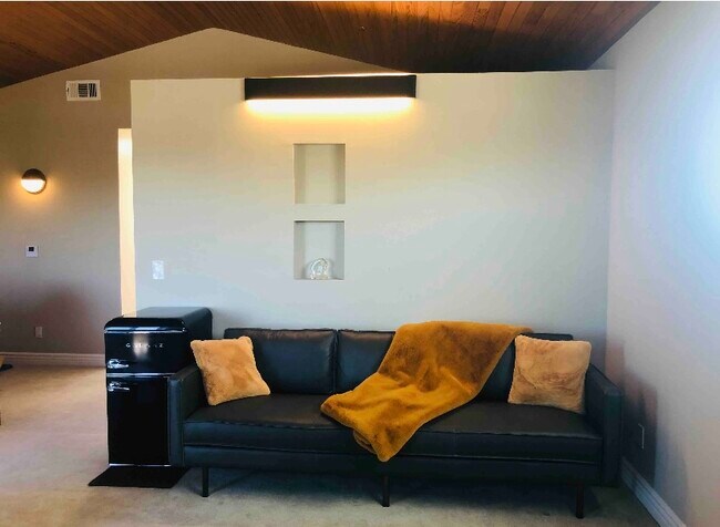 Foto del edificio - 4420 San Blas Ave