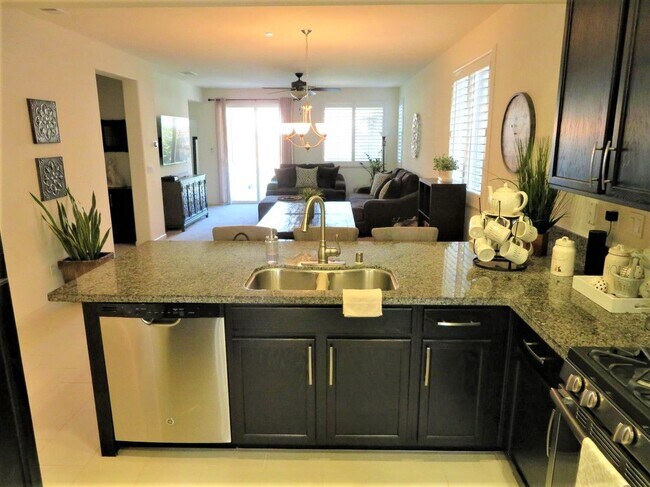 Building Photo - BRIGHT AND CLEAN 3 BED, 2 BATH, 1 STORY HOME IN ELK GROVE