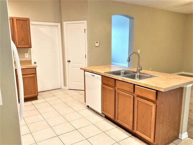 Building Photo - 7610 Vandalay Dr