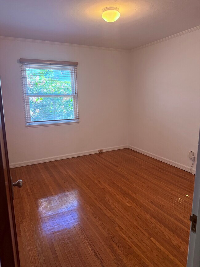 Foto del edificio - 1023 S Stanley Ave