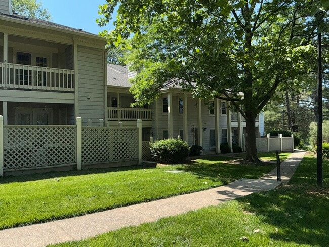 Building Photo - Very well maintained 2-bedroom 2-bath cond...
