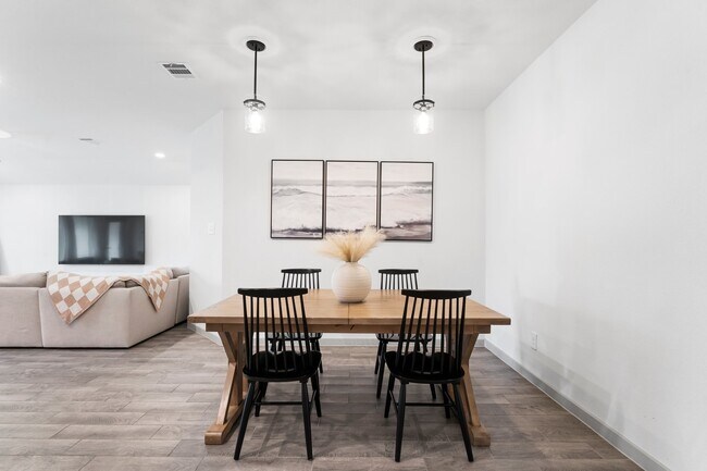Building Photo - 13220 Lago Acero
