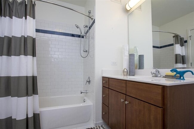 Building Photo - 189 N Michigan Ave