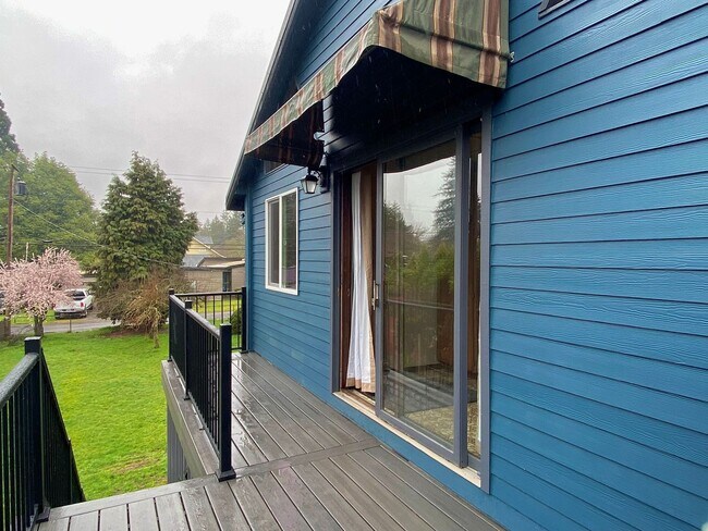 Foto del edificio - PRIVATE, SPACIOUS GLADSTONE STUNNER!! ALL UTILITIES INCLUDED!!