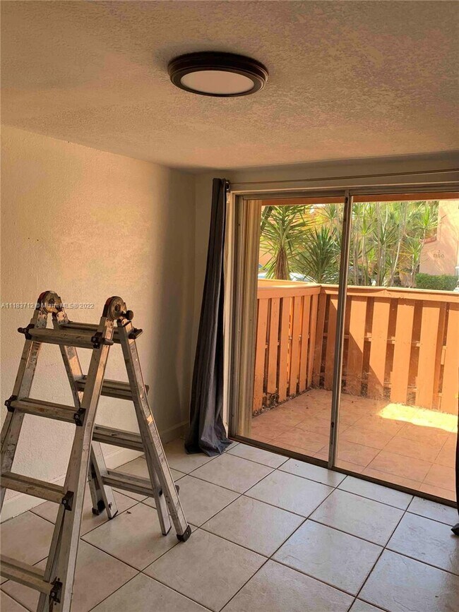 Foto del edificio - 7170 Fairway Dr