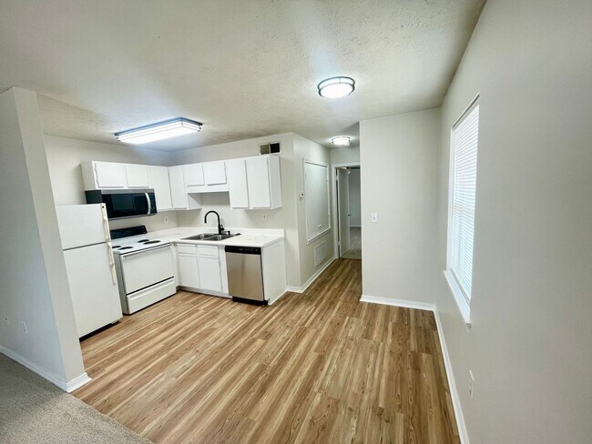 Foto del edificio - GS-585 Dexter Dr