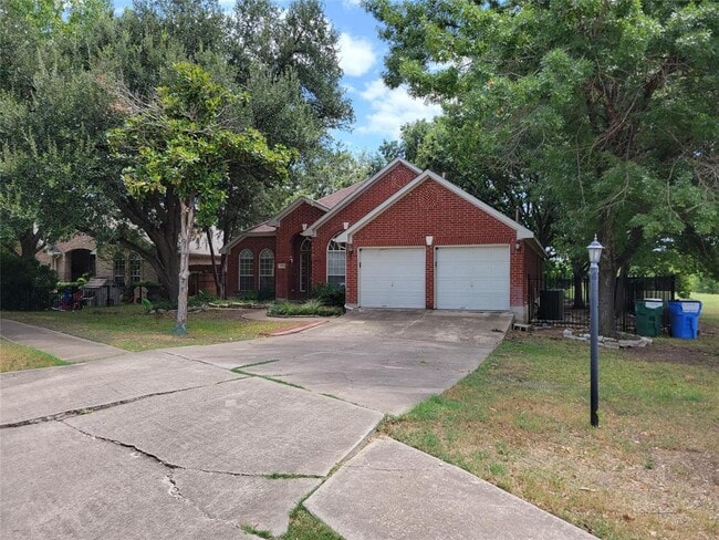 Building Photo - 105 W Oxford Dr