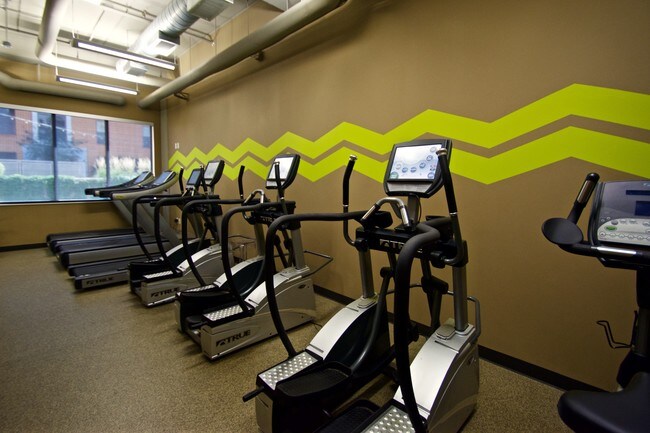 Instalaciones de entrenamiento - 1022 University Ave SE