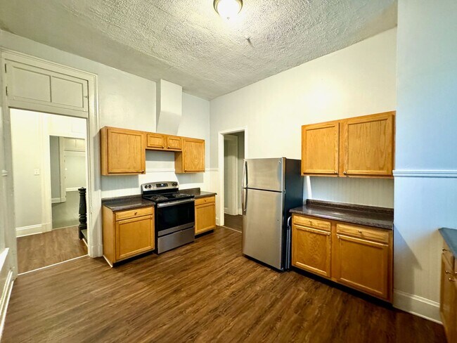 Foto del edificio - PRE LEASE FOR AUGUST 2025 5 bed/2 full bat...