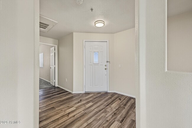 Foto del edificio - 9455 E Raintree Dr