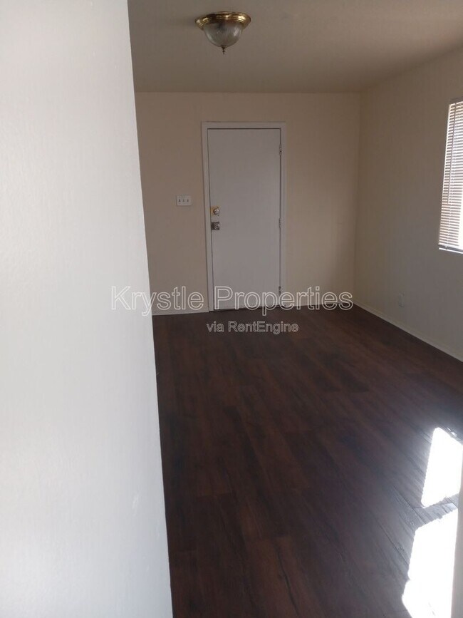 Foto del edificio - 350 Thomas Ave