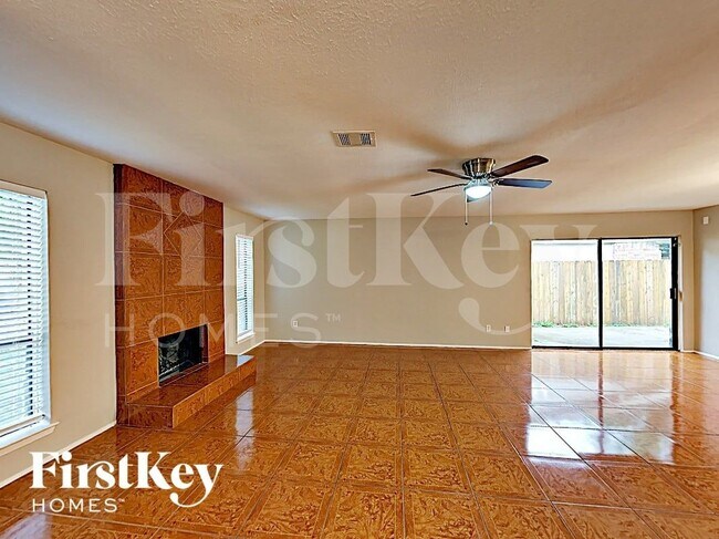 Foto del edificio - 10615 Heather Hill Dr