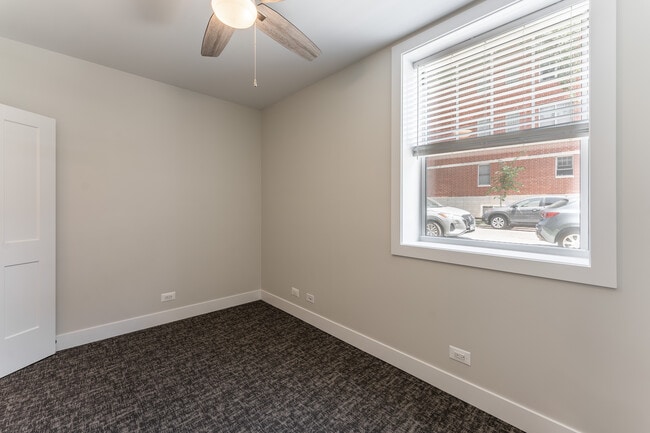 Building Photo - 5200 N Leavitt St