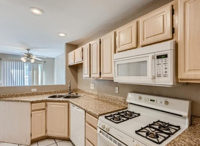 Building Photo - 3950 S Sandhill Rd
