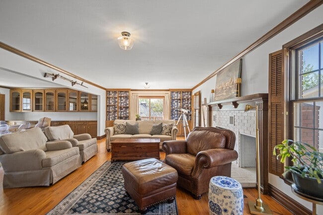 Building Photo - 512 W North St