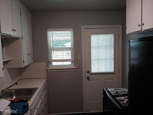 Building Photo - 2 br, 1 bath Apartment - 1212 Elwood Road