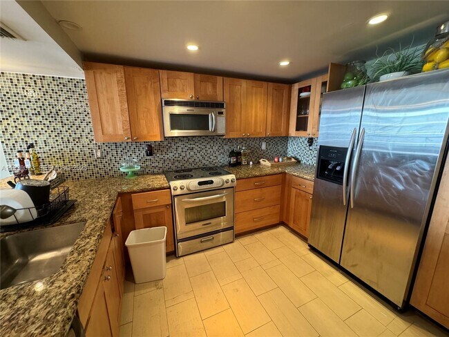 Foto del edificio - 555 NE 15th St