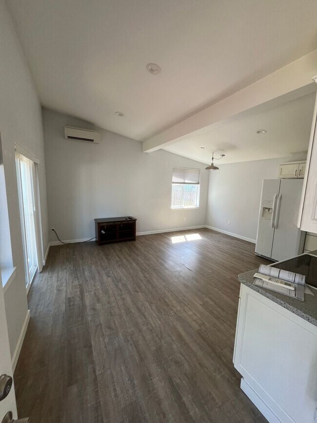 Foto del edificio - Spacious 1-bdr/1-bath with large vehicles parking and utilites paid! --Sisters, OR