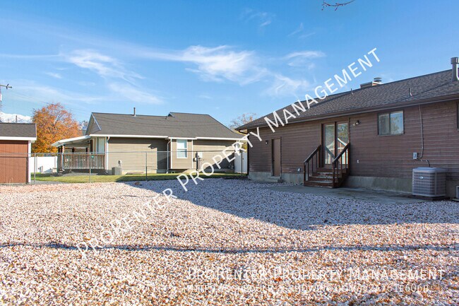 Foto del edificio - Solar Panels! 4 Bed, 2.5 Bath Roy Home