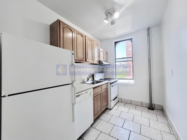 Building Photo - 55 Ellwood St