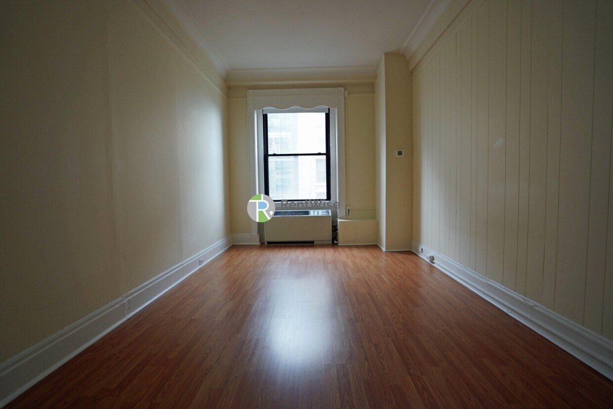 Primary Photo - 62 Boylston St