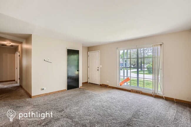 Building Photo - 15235 Hiawatha Trail, Orland Park, IL, 60462
