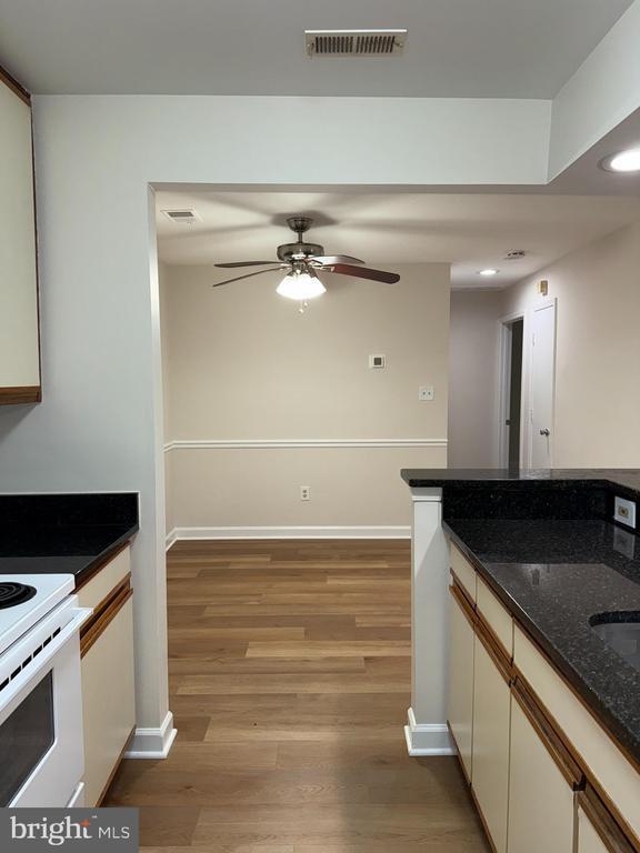 Building Photo - 3321 Sir Thomas Dr