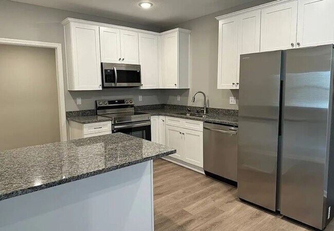 Foto del edificio - Beautiful 3BR 2.5BA Townhouse w/ Granite Kitchen • End-Unit on Cul-de-Sac • 1-Car Garage in Pleas...