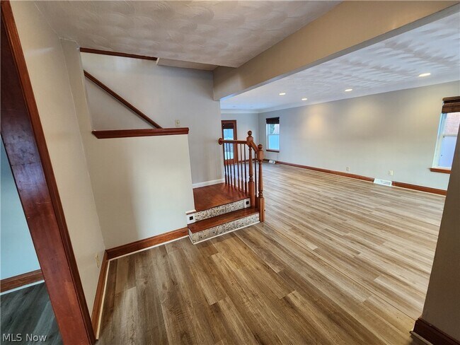 Foto del edificio - 2452 Bromley Rd