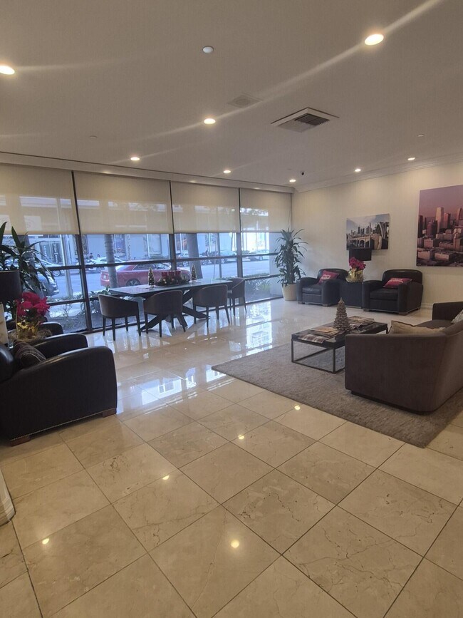 Foto del edificio - 600 W 9th St