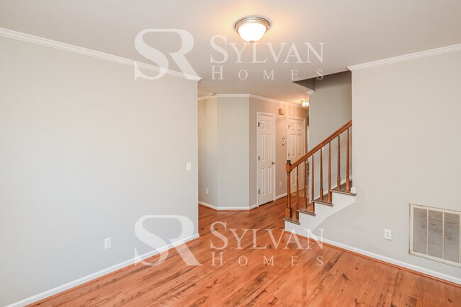 Foto del edificio - Lovely 3BR Colonial with Attached Garage!