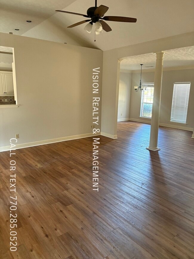 Foto del edificio - 513 Whistlewood Rd