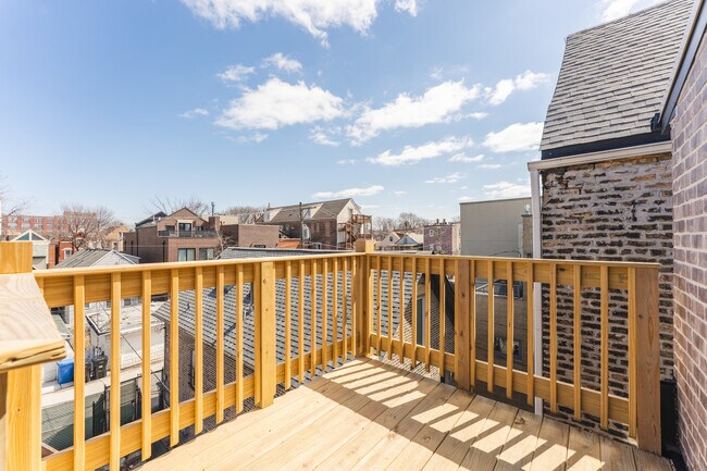 Building Photo - 1725 N Honore St