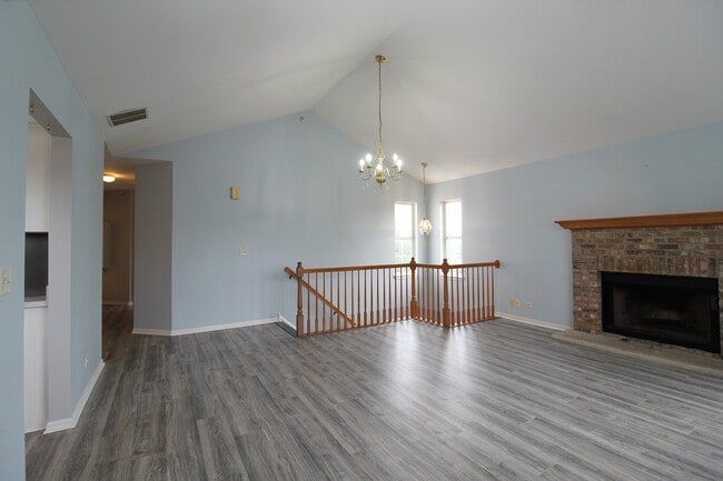 Building Photo - 2434 Dickens Dr