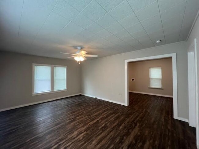Building Photo - 2209 Homan Ave