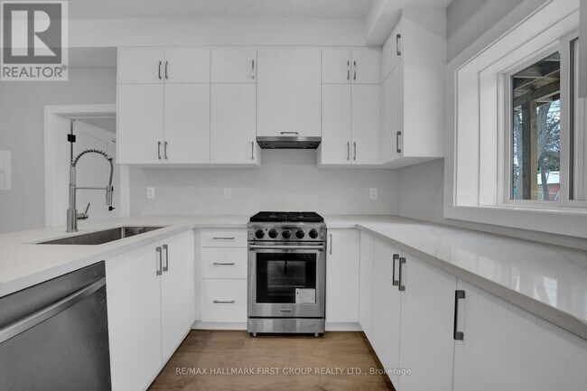 Building Photo - 417 Athol St