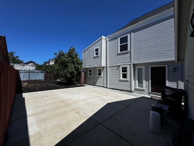 Foto del edificio - 2844-2846 E 9th St