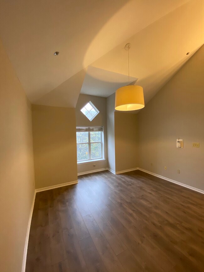 Building Photo - 2210 Sumner Green Ave