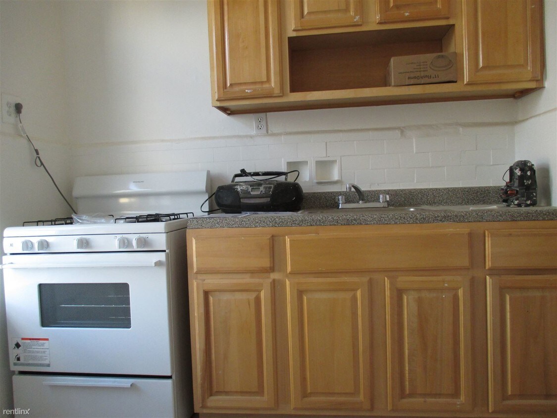 Primary Photo - 2580 Bainbridge Ave