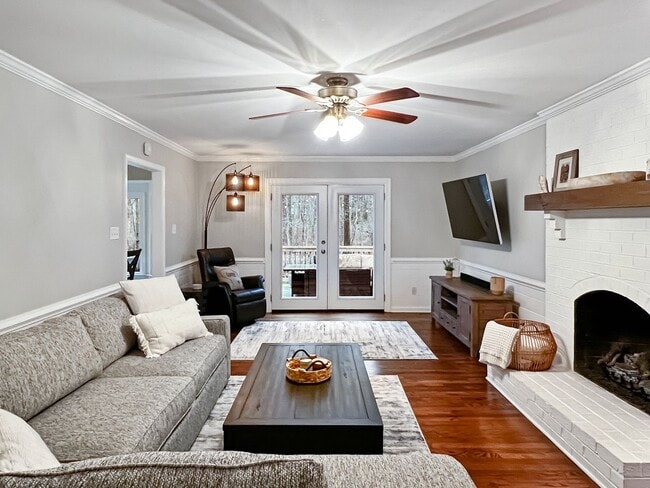 Building Photo - Thoughtfully Designed 3 Bed, 2.5 Bath Home...