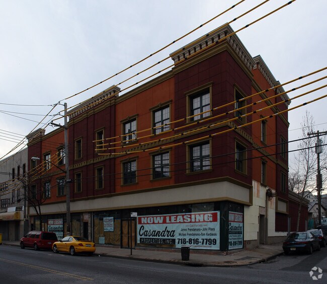 Building Photo - 520-528 Bay St