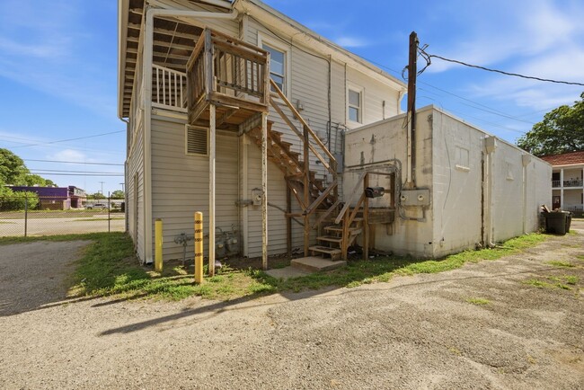 Building Photo - 212 S Armistead Ave